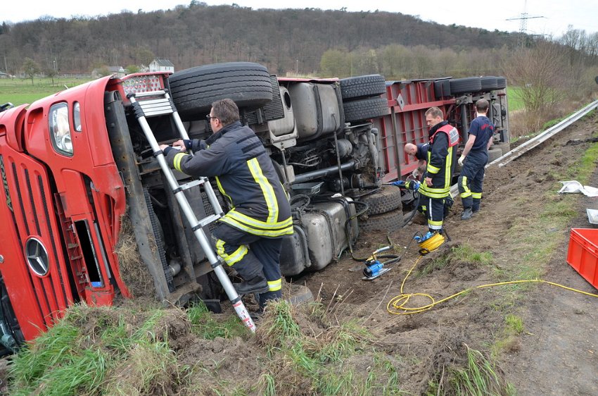 Bierlaster umgestuerzt A 3 Rich Frankfurt Hoehe AS Lohmar P025.JPG